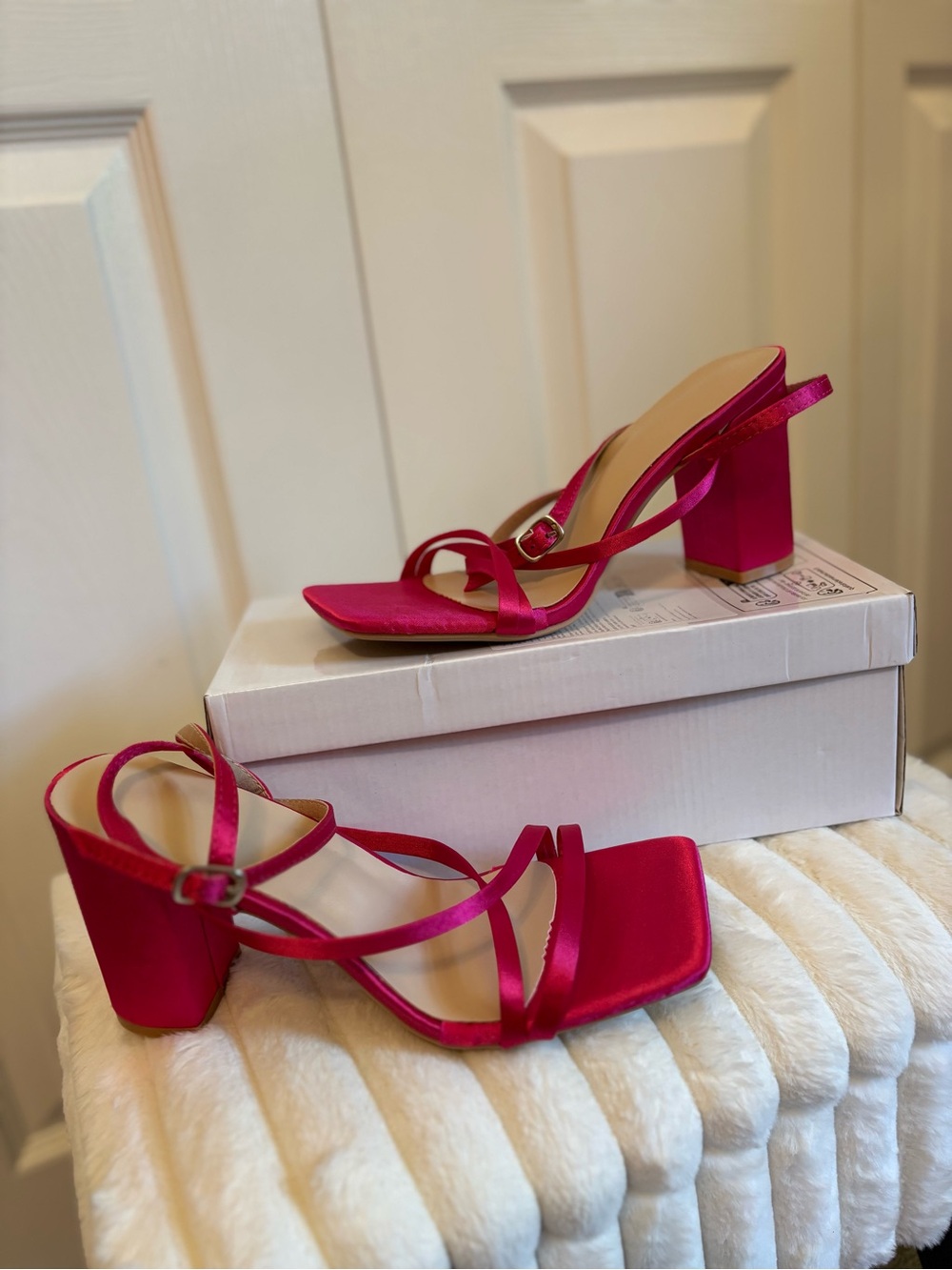 NIB Hot Pink / Fushia Satin Block Heel Sandals – Size 39 (Approx. US Women’s 8)